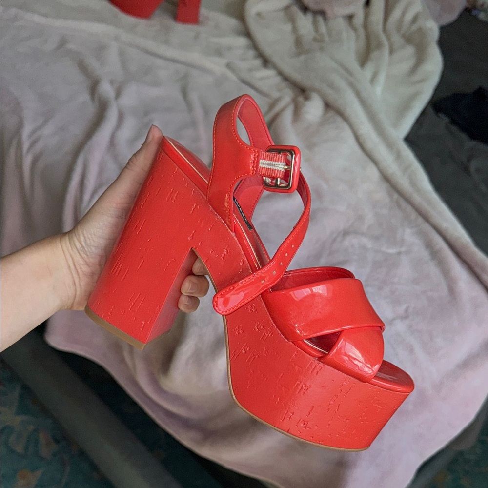 Nine West platform heel, size 6
